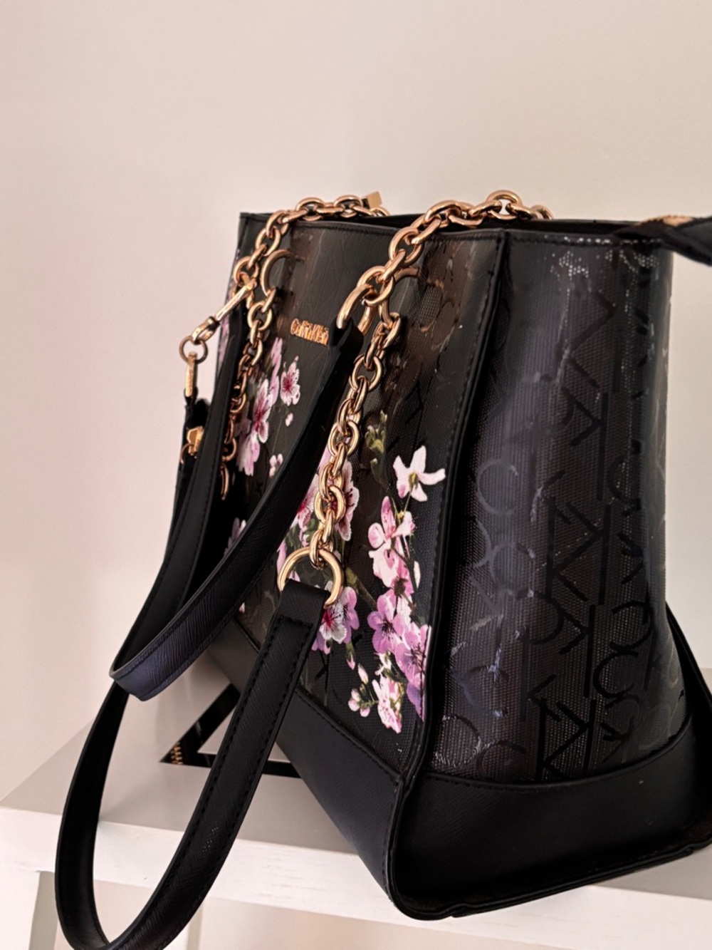 Calvin Klein Handbag with Pink Floral Print and Gold Chains - Picture 2 of 9